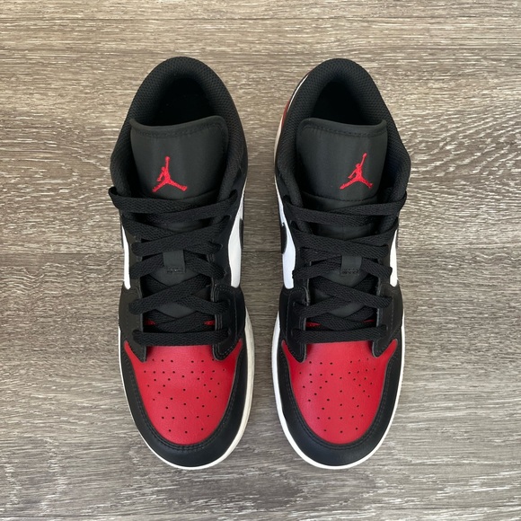 Nike Black, Red, and White Low-Top Sneakers - Picture 4 of 6